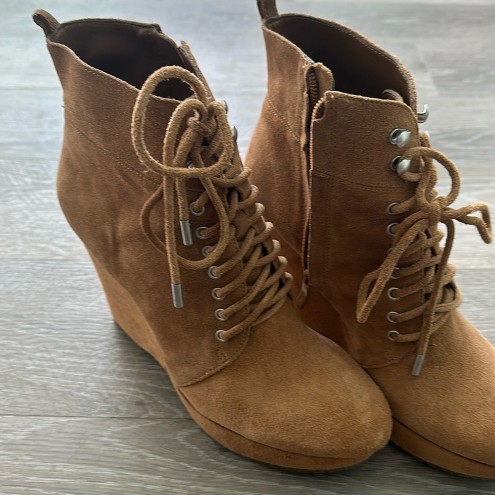 BCBGeneration tans suede wedge booty
